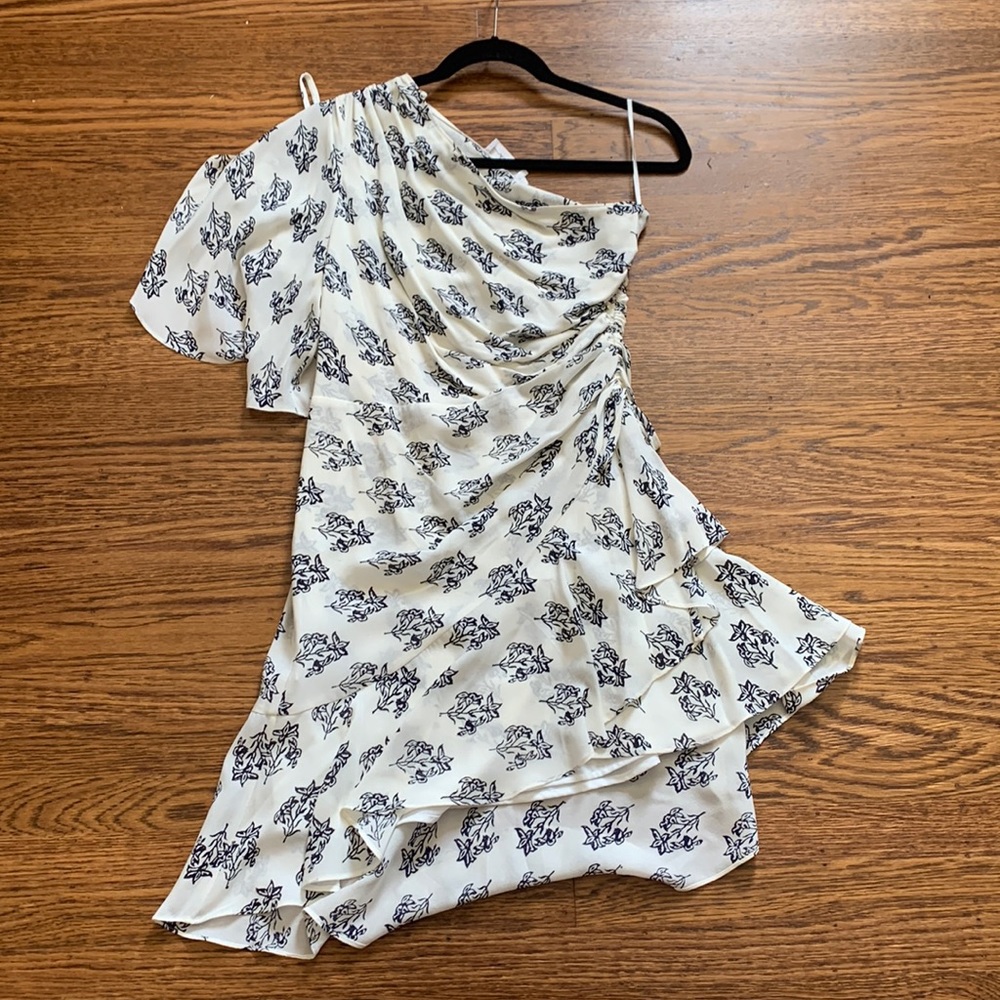 A.L.C dress with flower print. SIZE:8 Brand New